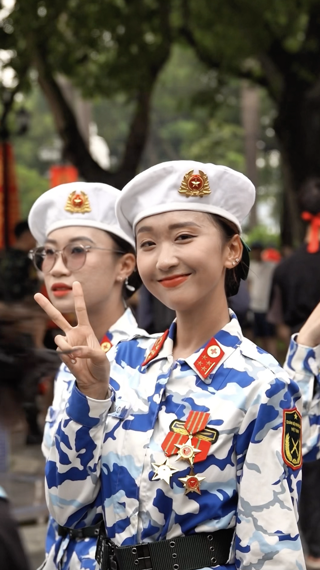 10 nữ quân nhân Việt Nam chỉ cần nở nụ cười là khuynh đảo mạng xã hội- Ảnh 9.