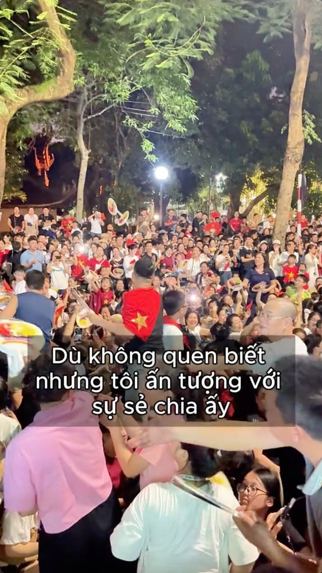 Khách Hàn đi xem diễu binh tại Việt Nam: "Dù không quen biết nhưng tôi rất ấn tượng với hành động của họ"- Ảnh 5.