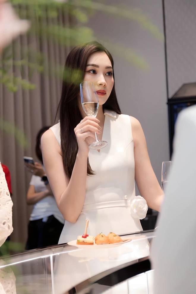 Cách dùng túi hiệu chọn lọc của dâu hào môn kiêm "thần tiên tỷ tỷ” Việt Nam- Ảnh 4. Cách dùng túi hiệu chọn lọc của dâu hào môn kiêm "thần tiên tỷ tỷ” Việt Nam- Ảnh 4.