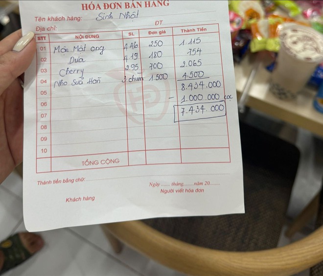 Drama hoa quả: Khách quen mua hàng quên hỏi giá, shop ship đến kèm bill 8,5 triệu cứng đơ người! - Ảnh 1.