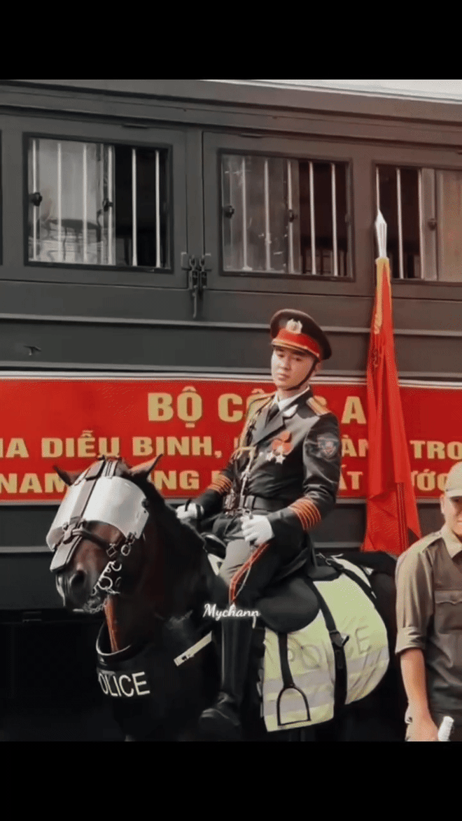Được gọi "chồng ơi", Trung uý nổi tiếng khối Kỵ binh không đáp lại: Lý do bất ngờ- Ảnh 5. Được gọi "chồng ơi", Trung uý nổi tiếng khối Kỵ binh không đáp lại: Lý do bất ngờ- Ảnh 5.