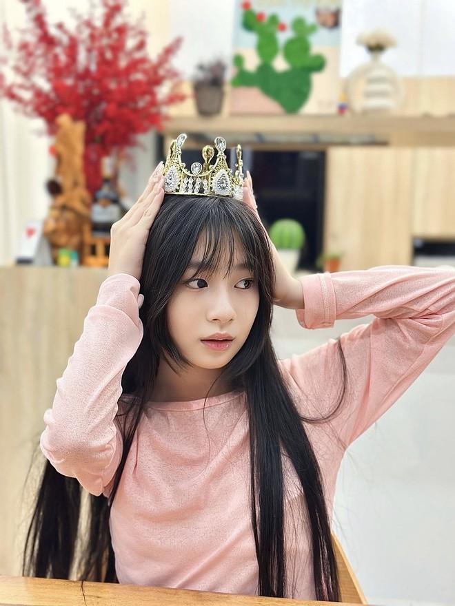 Tiểu thư 12 tuổi của "đại gia" showbiz Việt mặc áo dài, dự triển lãm khủng nhất trước thềm Đại lễ 2/9- Ảnh 5.