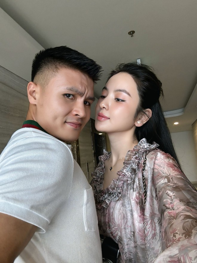Vợ Quang Hải "đổi mood" chóng mặt: Lên sân bóng là mẹ bỉm giản dị, "lên đồ" tiệc tùng lại sang chảnh hết nấc- Ảnh 4.