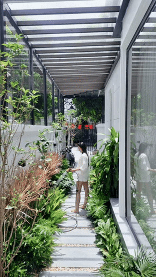 Biệt thự bạc tỷ bề thế nhà Văn Hậu đã hoàn thiện, Doãn Hải My đi chân trần, miệt mài dọn dẹp chuẩn vợ đảm- Ảnh 2.
