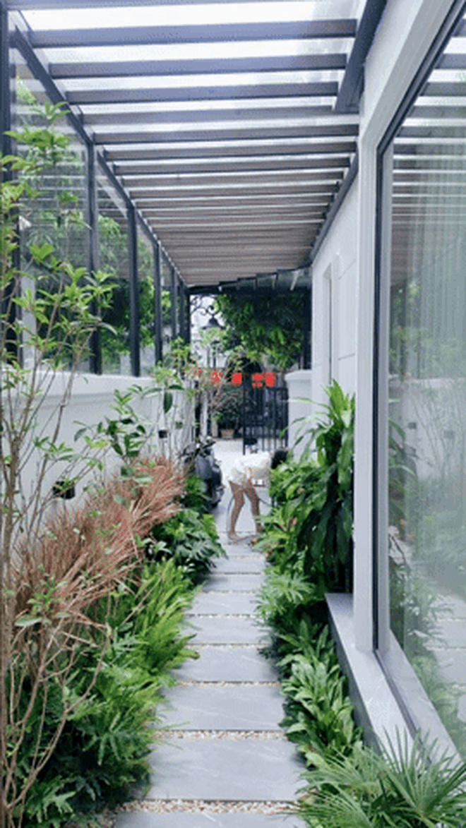 Biệt thự bạc tỷ bề thế nhà Văn Hậu đã hoàn thiện, Doãn Hải My đi chân trần, miệt mài dọn dẹp chuẩn vợ đảm- Ảnh 1.