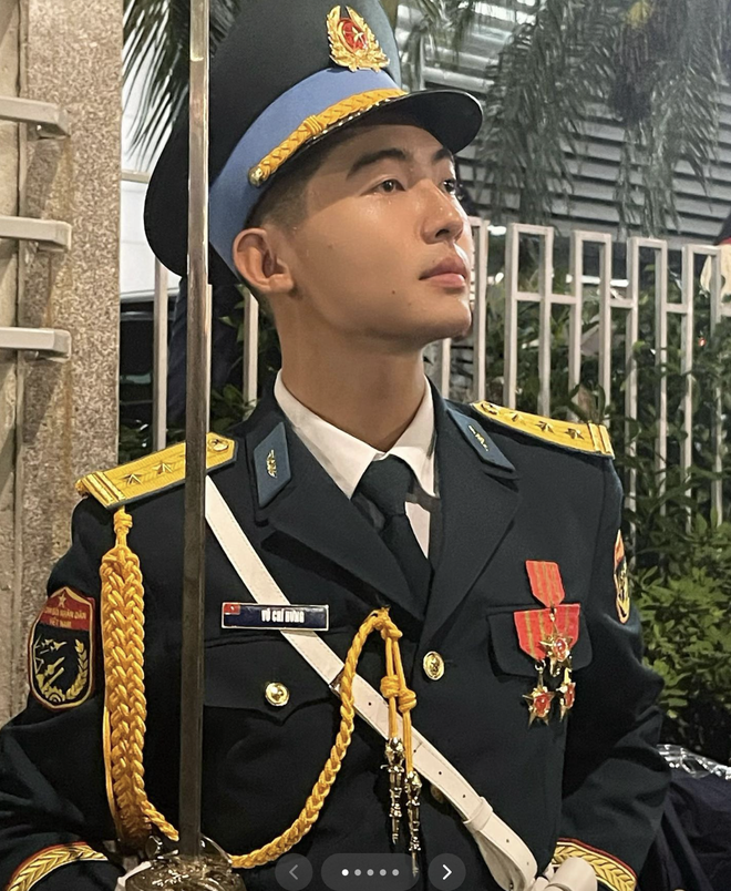Cực phẩm hội tụ: Khối trưởng điển trai A80 nắm tay người yêu đến chụp ảnh cùng Duy Mạnh - Quỳnh Anh- Ảnh 5.