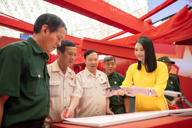 Ngắm trọn "trái tim" triển lãm hot nhất dịp A80: Mãn nhãn với màn trình diễn nổi da gà cùng loạt công nghệ hiện đại- Ảnh 22. Ngắm trọn "trái tim" triển lãm hot nhất dịp A80: Mãn nhãn với màn trình diễn nổi da gà cùng loạt công nghệ hiện đại- Ảnh 22.