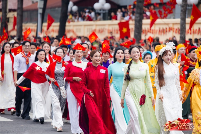 Khối nghệ sĩ thi nhau "chạy marathon" giữa tổng duyệt, ai chứng kiến cũng phải bật cười: Chuyện gì đây?- Ảnh 7. Khối nghệ sĩ thi nhau "chạy marathon" giữa tổng duyệt, ai chứng kiến cũng phải bật cười: Chuyện gì đây?- Ảnh 7.