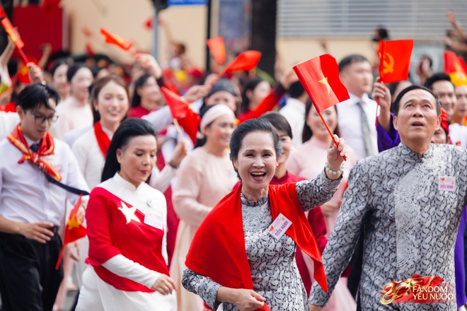 Khối nghệ sĩ thi nhau "chạy marathon" giữa tổng duyệt, ai chứng kiến cũng phải bật cười: Chuyện gì đây?- Ảnh 8. Khối nghệ sĩ thi nhau "chạy marathon" giữa tổng duyệt, ai chứng kiến cũng phải bật cười: Chuyện gì đây?- Ảnh 8.