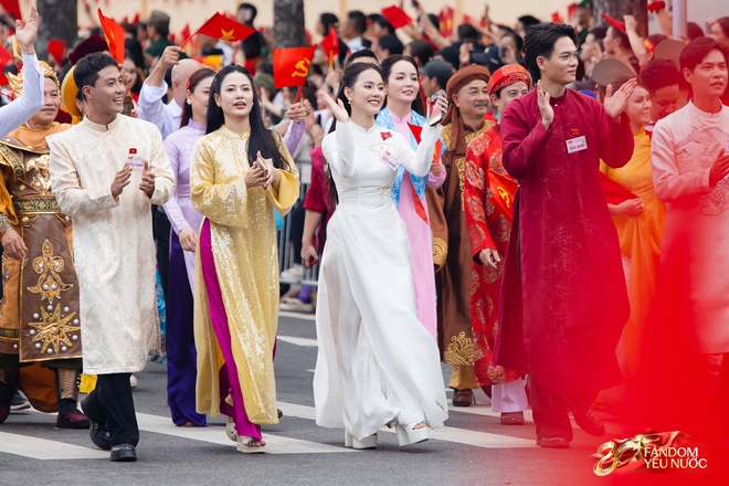 Khối nghệ sĩ thi nhau "chạy marathon" giữa tổng duyệt, ai chứng kiến cũng phải bật cười: Chuyện gì đây?- Ảnh 10. Khối nghệ sĩ thi nhau "chạy marathon" giữa tổng duyệt, ai chứng kiến cũng phải bật cười: Chuyện gì đây?- Ảnh 10.