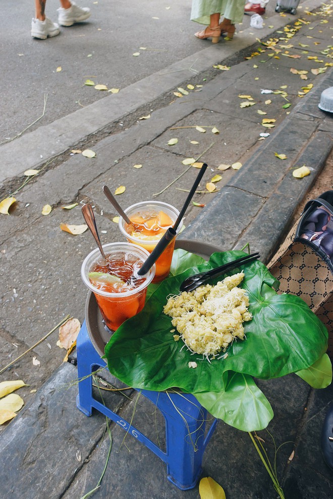 Chuyện lạ giữa mùa hè Hà Nội: Nắng 40 độ nhưng có 1 nơi dân tình "đốt cháy giai đoạn" để bắt trend mùa thu- Ảnh 9.