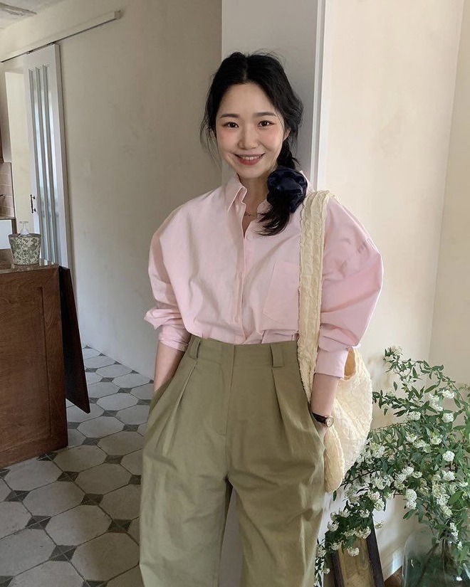 4 kiểu áo sơ mi "chuốc say" gái Hàn: Sành điệu, thanh lịch, phối cùng quần jeans hay chân váy đều ăn ý- Ảnh 1.