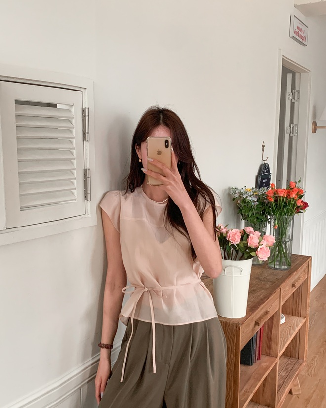 4 mẫu áo đáng sắm nhất lúc này vì sành điệu từ hè sang thu- Ảnh 2.