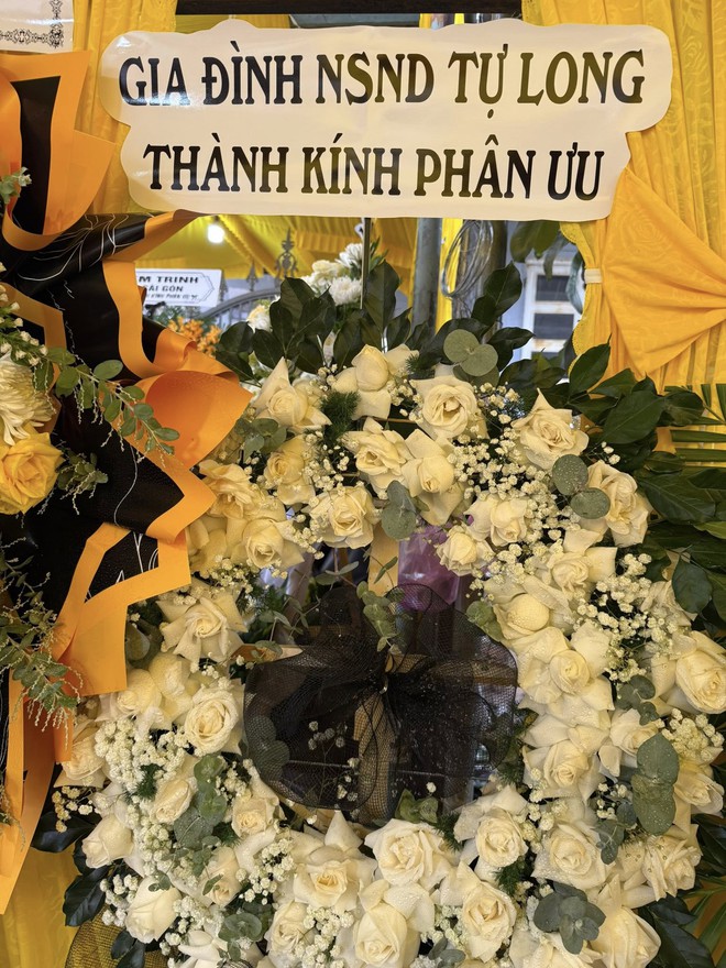 Người thân Anh Tài Duy Nhất qua đời, NS Tự Long và dàn sao gửi vòng hoa chia buồn- Ảnh 2.