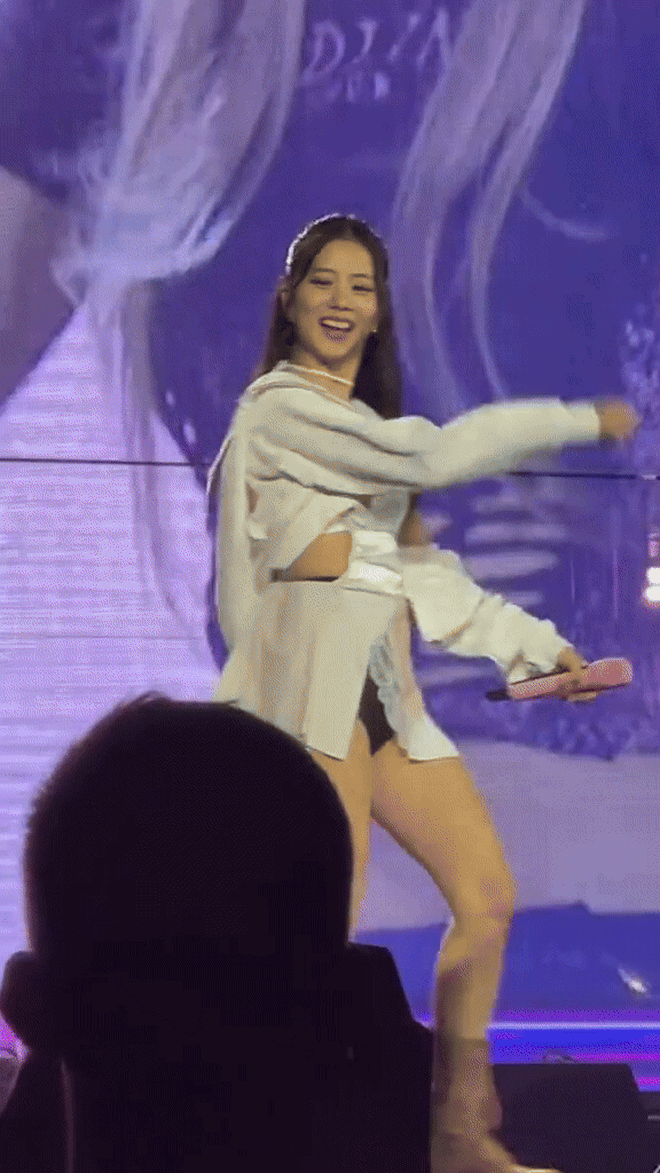 Jisoo hơi bạo một tí đã bị fan phản ứng- Ảnh 1.