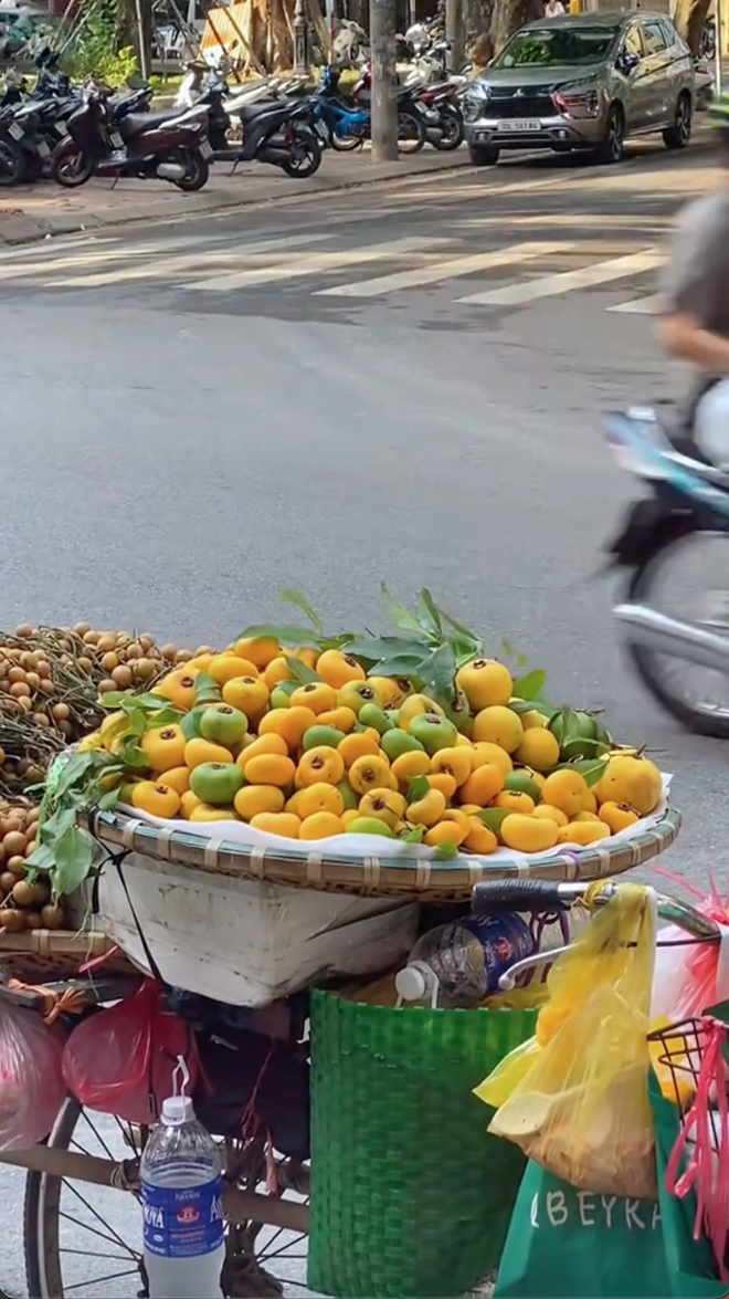 Chuyện lạ giữa mùa hè Hà Nội: Nắng 40 độ nhưng có 1 nơi dân tình "đốt cháy giai đoạn" để bắt trend mùa thu- Ảnh 4.