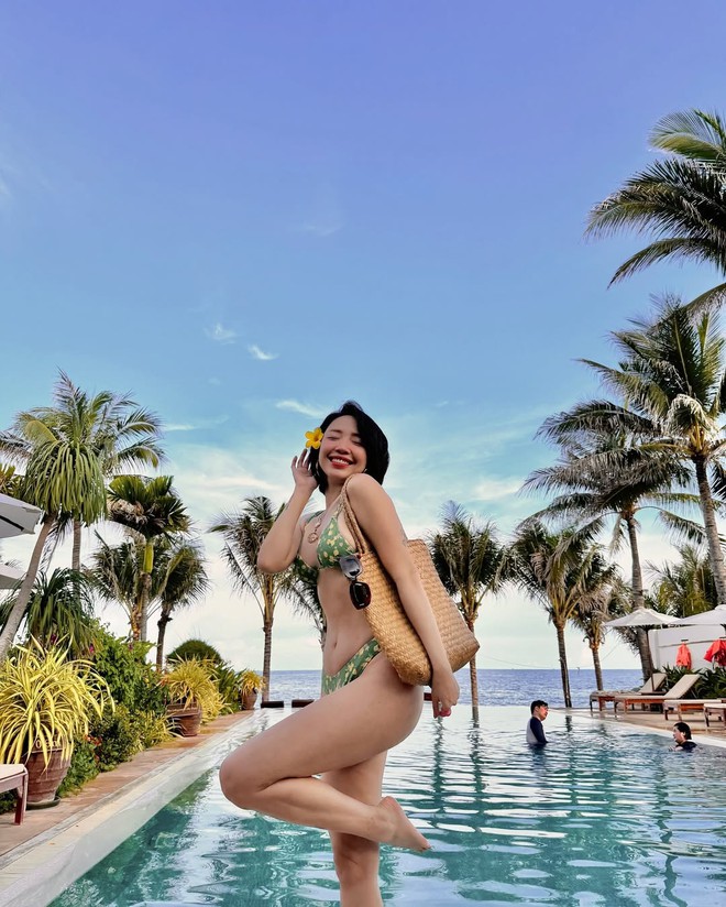 Ngắm Tóc Tiên diện bikini không chỉ sướng mắt mà còn hóng được miên man kiểu đẹp, hot hừng hực- Ảnh 12. Ngắm Tóc Tiên diện bikini không chỉ sướng mắt mà còn hóng được miên man kiểu đẹp, hot hừng hực- Ảnh 12.