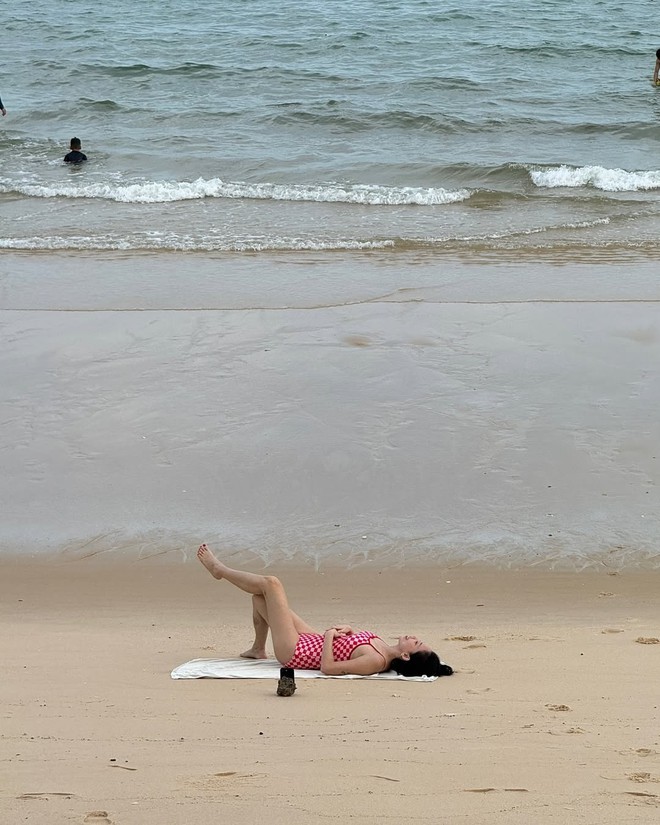 Ngắm Tóc Tiên diện bikini không chỉ sướng mắt mà còn hóng được miên man kiểu đẹp, hot hừng hực- Ảnh 10. Ngắm Tóc Tiên diện bikini không chỉ sướng mắt mà còn hóng được miên man kiểu đẹp, hot hừng hực- Ảnh 10.