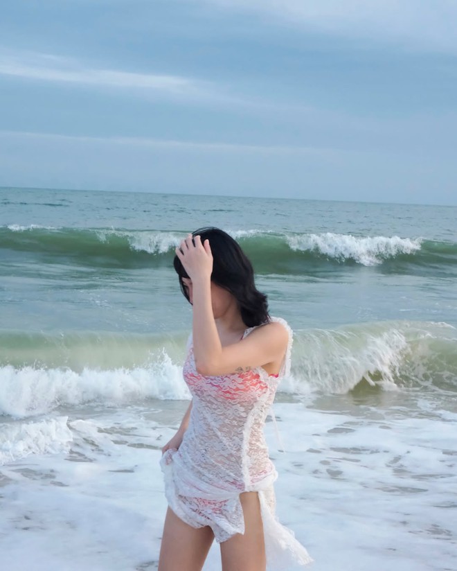 Ngắm Tóc Tiên diện bikini không chỉ sướng mắt mà còn hóng được miên man kiểu đẹp, hot hừng hực- Ảnh 5. Ngắm Tóc Tiên diện bikini không chỉ sướng mắt mà còn hóng được miên man kiểu đẹp, hot hừng hực- Ảnh 5.