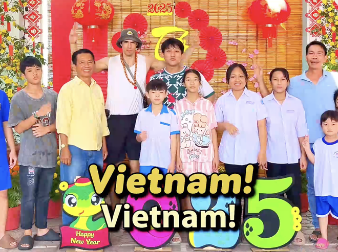 Khách Tây bị người đàn ông Việt chở về nhà dúi cho 60 quả trứng gà, nói cho 1 câu chưa từng nghe trong đời- Ảnh 6.