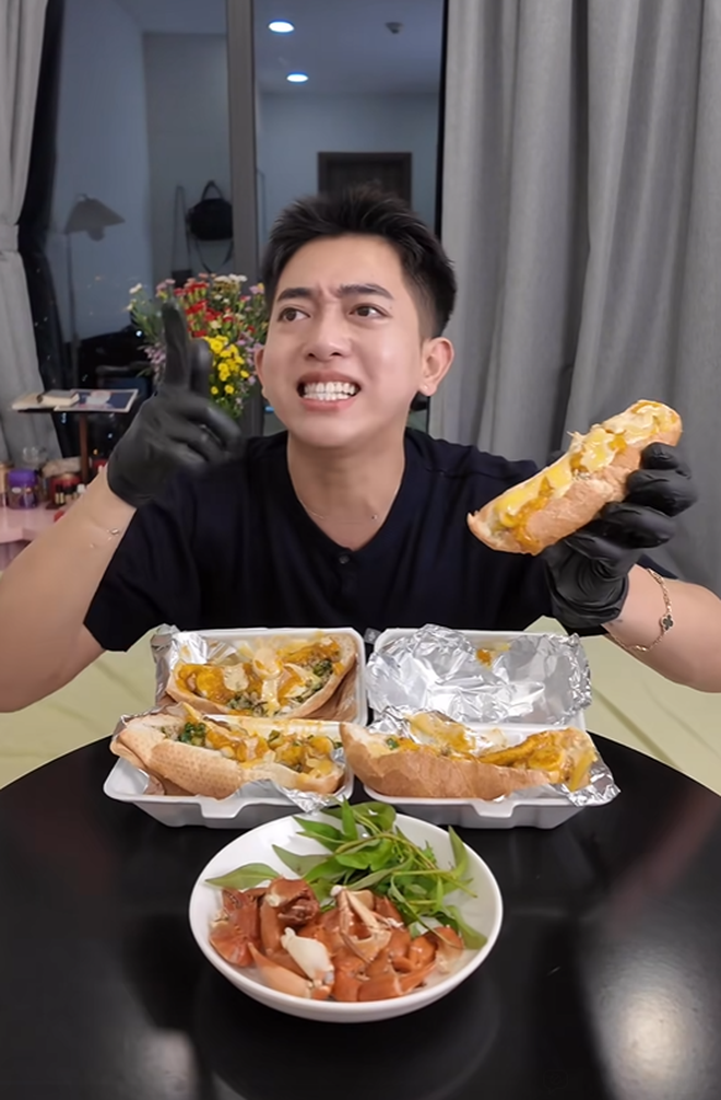Cô bé 14 tuổi ở TPHCM gây sốt với món bánh mì gạch cua, chỉ mở bán đúng 2 tiếng là hết sạch 600 phần!- Ảnh 11.