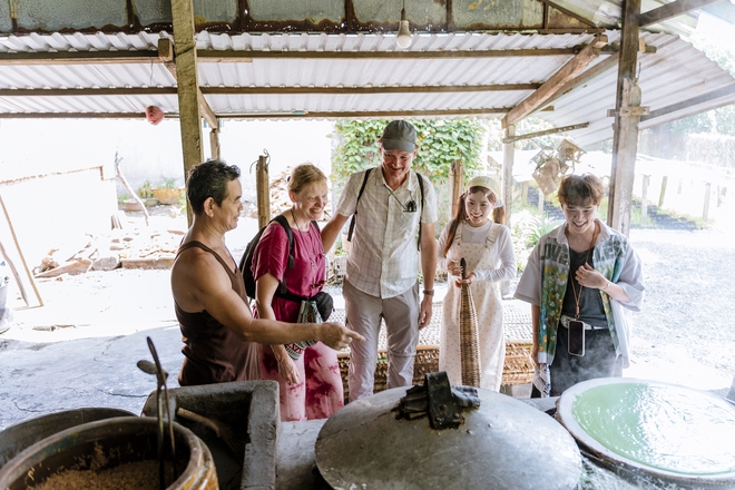 Ngọc Kem và Con Cò Đây "oanh tạc" Cần Thơ, khuấy động cỡ nào mà người dân phải bật cười?- Ảnh 7.