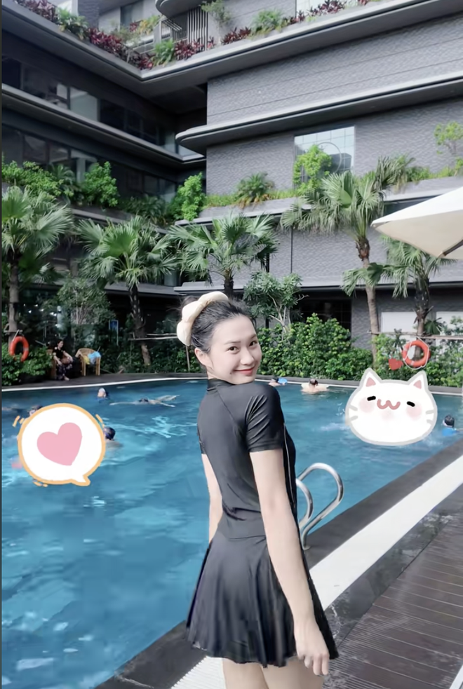 Vợ Đoàn Văn Hậu tung ảnh bikini nóng bỏng, khoe vóc dáng "đồng hồ cát" sau 1 năm "giấu nhẹm" vì sinh con- Ảnh 6.