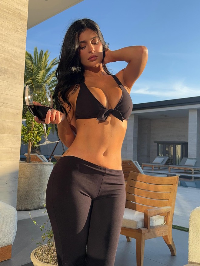 kyliejenner1754670421369476574477585701612281817-17547508717831157937210.jpg