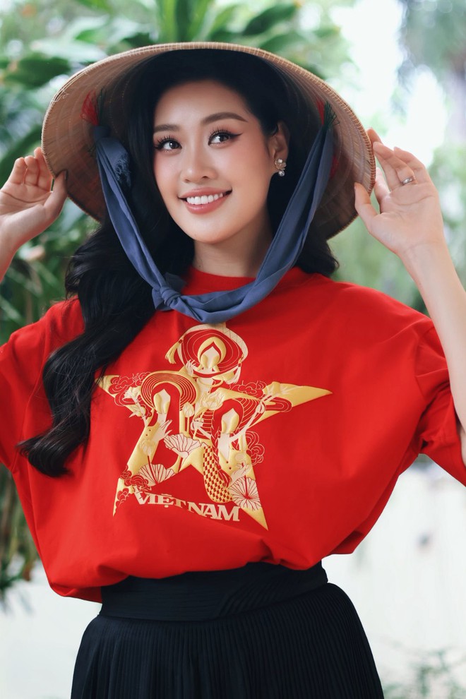 Dàn sao nhuộm đỏ MXH, không khí vui hơn Tết: Outfit xịn nhất chính là Dàn sao nhuộm đỏ MXH, không khí vui hơn Tết: Outfit xịn nhất chính là