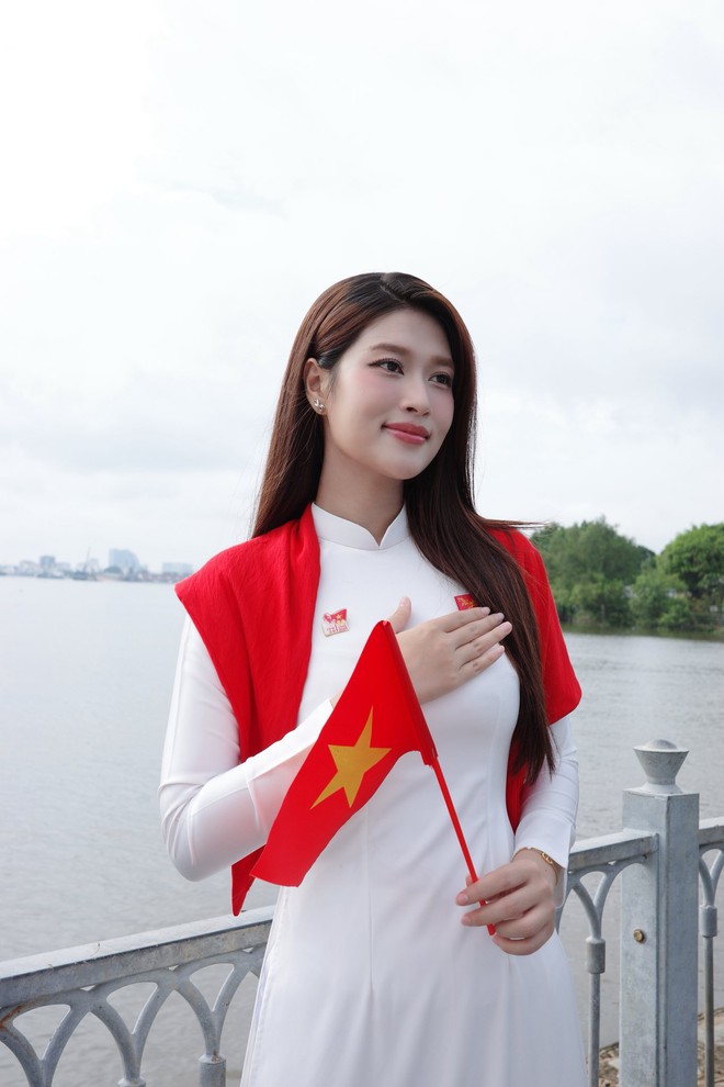 Dàn sao nhuộm đỏ MXH, không khí vui hơn Tết: Outfit xịn nhất chính là Dàn sao nhuộm đỏ MXH, không khí vui hơn Tết: Outfit xịn nhất chính là