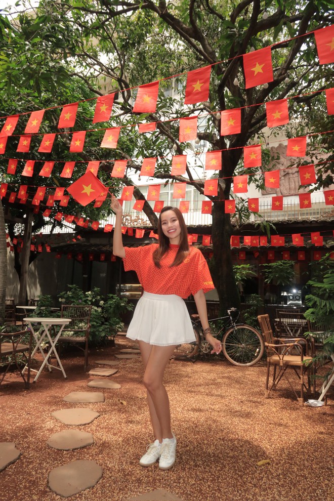 Dàn sao nhuộm đỏ MXH, không khí vui hơn Tết: Outfit xịn nhất chính là Dàn sao nhuộm đỏ MXH, không khí vui hơn Tết: Outfit xịn nhất chính là