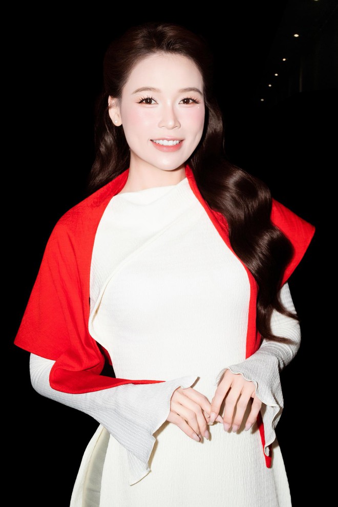Dàn sao nhuộm đỏ MXH, không khí vui hơn Tết: Outfit xịn nhất chính là Dàn sao nhuộm đỏ MXH, không khí vui hơn Tết: Outfit xịn nhất chính là