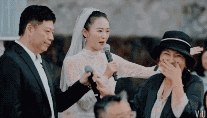 Tóm gọn "ác nữ showbiz" thân mật đi bar với trai lạ, nghi đã bí mật bỏ chồng đại gia hơn 17 tuổi- Ảnh 3.