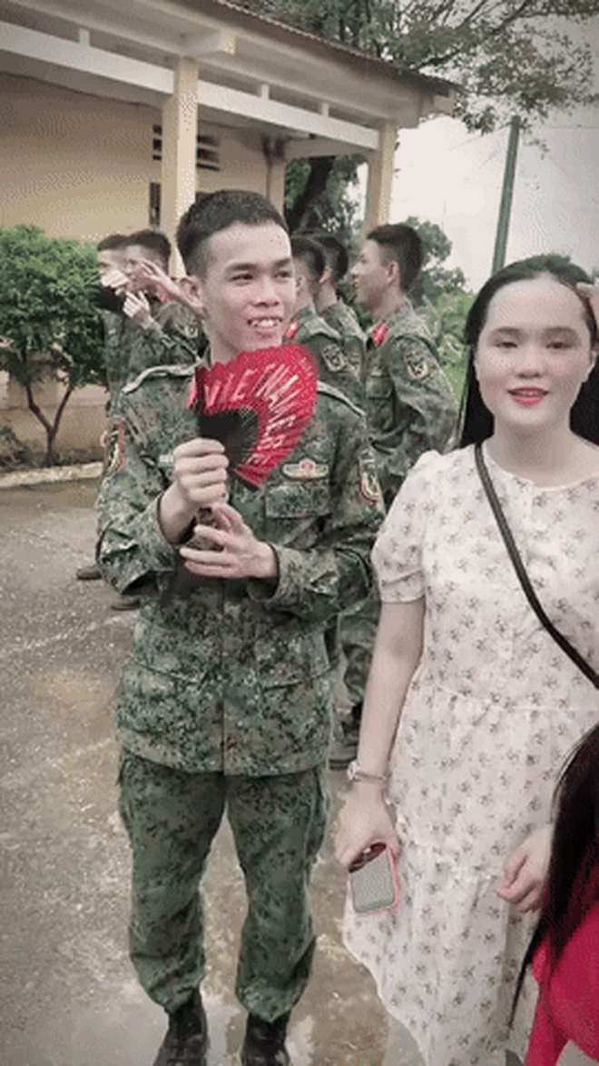 Duy Mạnh lên tiếng bảo vệ Quỳnh Anh khi bị toxic ngập tràn, mặc đẹp vẫn bị Duy Mạnh lên tiếng bảo vệ Quỳnh Anh khi bị toxic ngập tràn, mặc đẹp vẫn bị