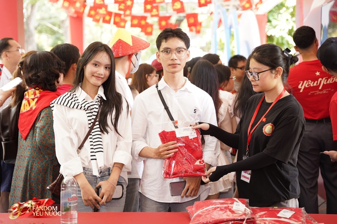 Lên "full giáp" Yêu Nước đến concert Quốc gia ngay bây giờ, 80 năm có 1 lần phải thế!- Ảnh 8.