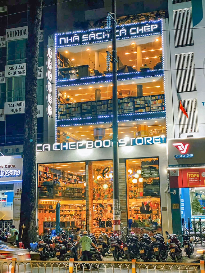 Nhà sách Cá Chép bất ngờ đóng cửa chi nhánh đã hoạt động hơn 10 năm, chỉ còn vài ngày để ghé thăm lần cuối- Ảnh 1.
