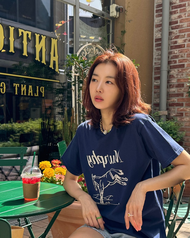 Top 3 kiểu tóc ngắn sang chảnh nhất dành cho phụ nữ trên 40 tuổi- Ảnh 4.