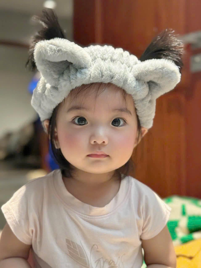 Con gái út của Khánh Thi xinh như búp bê sống, ảnh sinh nhật 2 tuổi gây sốt MXH vì quá đáng yêu!- Ảnh 21.