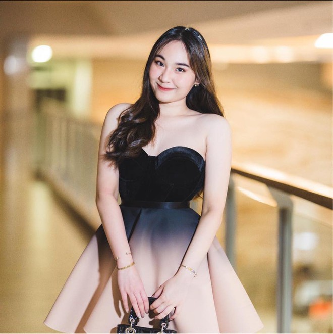 Ái nữ nhà HLV Kiatisuk xinh như hoa hậu, từng được "đẩy thuyền" với Văn Toàn nay hẹn hò trai đẹp y khoa gây sốt!- Ảnh 29.