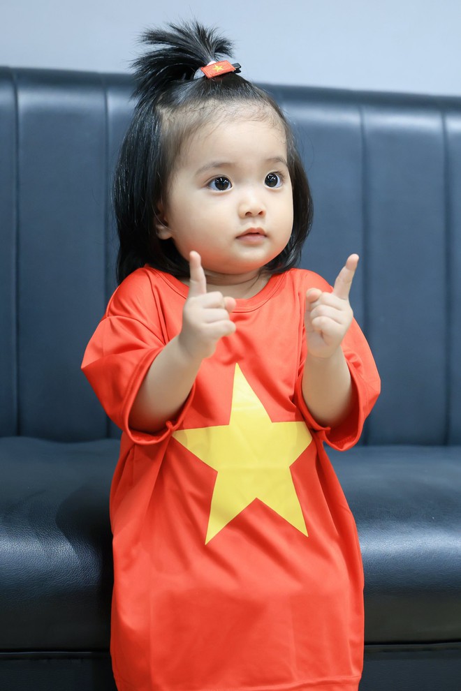 Con gái út của Khánh Thi xinh như búp bê sống, ảnh sinh nhật 2 tuổi gây sốt MXH vì quá đáng yêu!- Ảnh 18.
