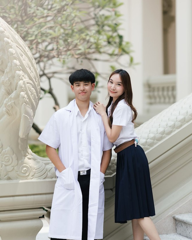 Ái nữ nhà HLV Kiatisuk xinh như hoa hậu, từng được "đẩy thuyền" với Văn Toàn nay hẹn hò trai đẹp y khoa gây sốt!- Ảnh 21.
