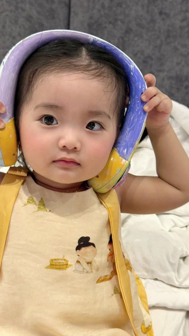Con gái út của Khánh Thi xinh như búp bê sống, ảnh sinh nhật 2 tuổi gây sốt MXH vì quá đáng yêu!- Ảnh 13.
