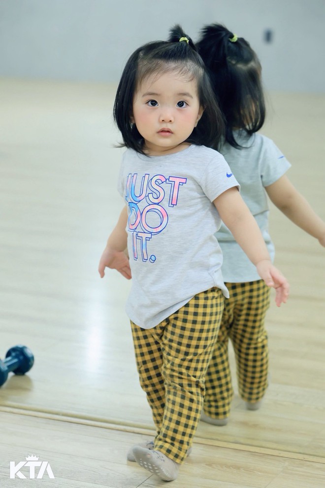 Con gái út của Khánh Thi xinh như búp bê sống, ảnh sinh nhật 2 tuổi gây sốt MXH vì quá đáng yêu!- Ảnh 12.