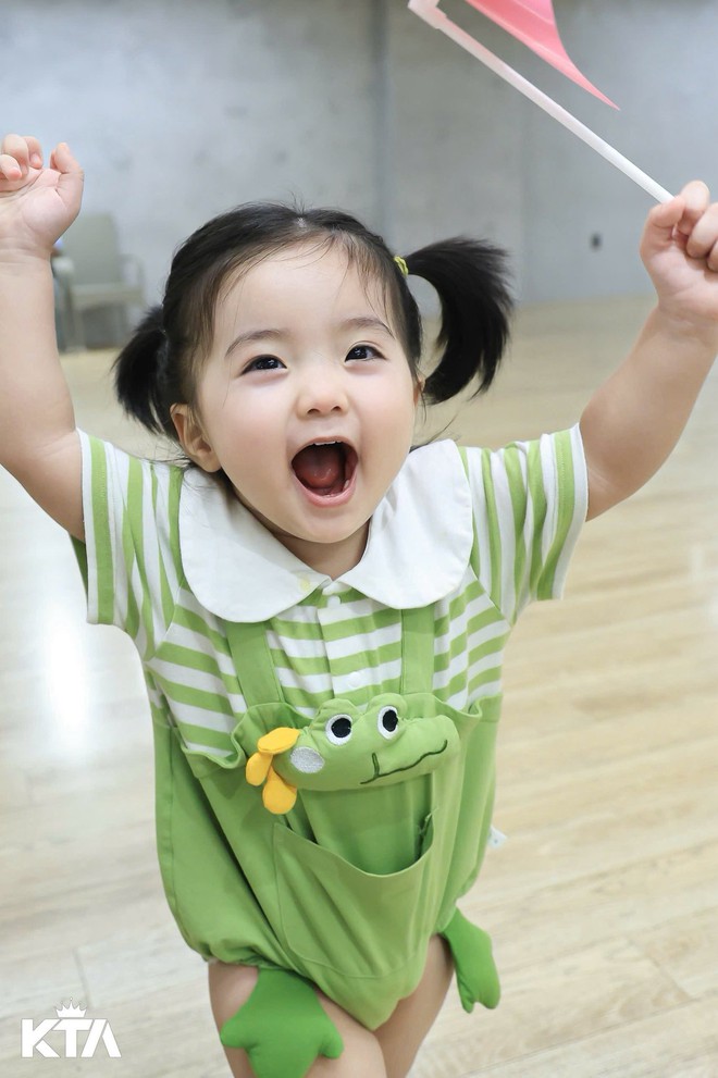 Con gái út của Khánh Thi xinh như búp bê sống, ảnh sinh nhật 2 tuổi gây sốt MXH vì quá đáng yêu!- Ảnh 10.