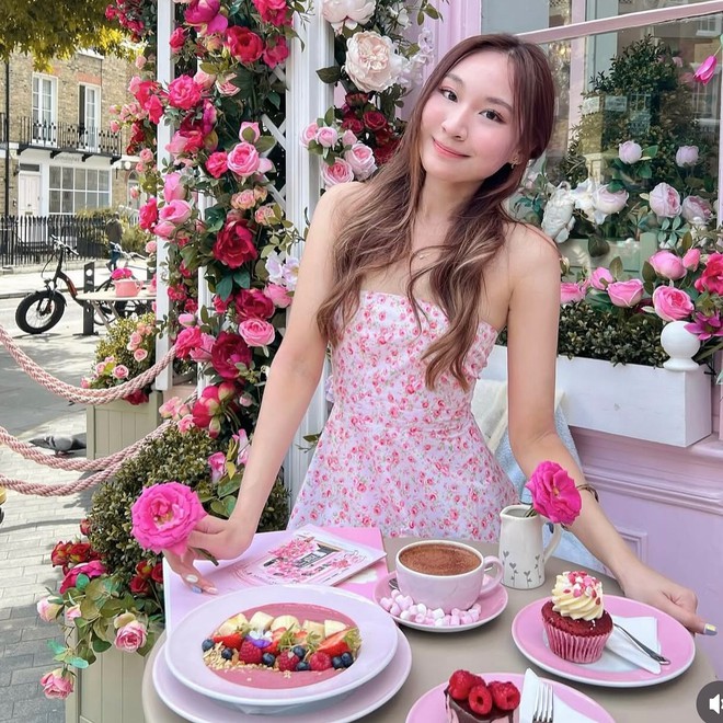 Ái nữ nhà HLV Kiatisuk xinh như hoa hậu, từng được "đẩy thuyền" với Văn Toàn nay hẹn hò trai đẹp y khoa gây sốt!- Ảnh 24.