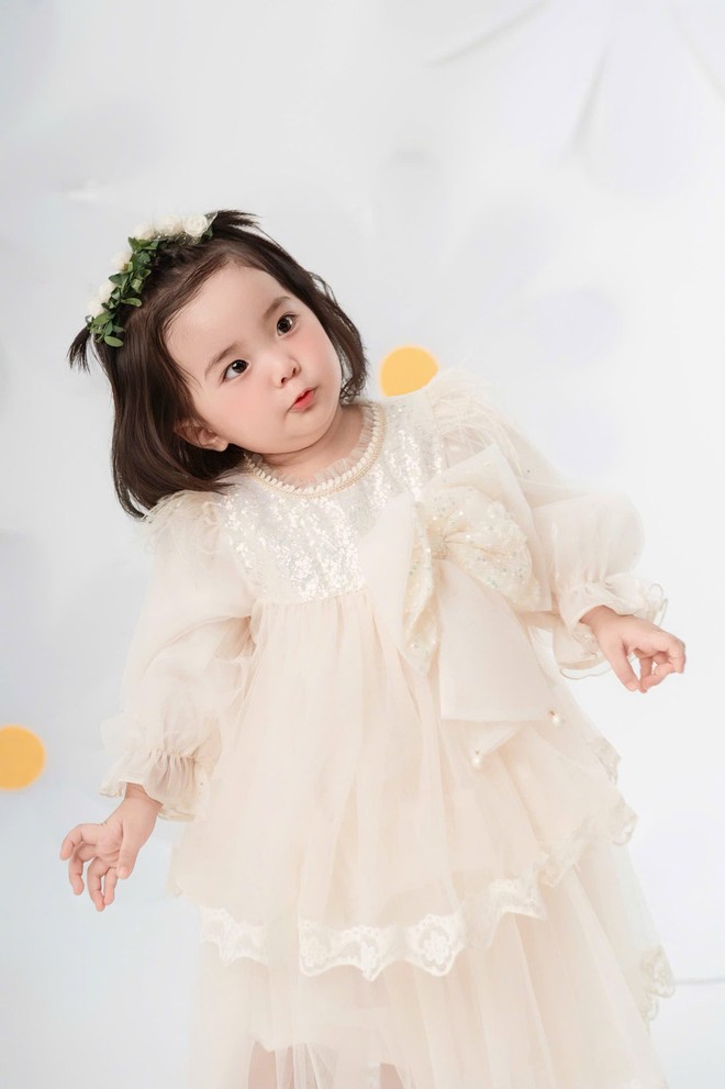 Con gái út của Khánh Thi xinh như búp bê sống, ảnh sinh nhật 2 tuổi gây sốt MXH vì quá đáng yêu!- Ảnh 5.
