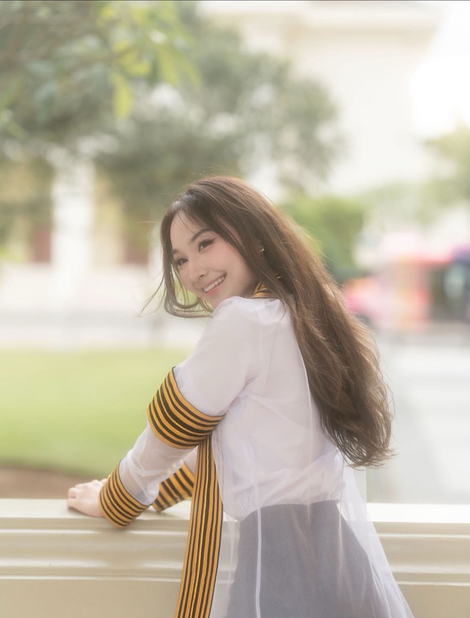 Ái nữ nhà HLV Kiatisuk xinh như hoa hậu, từng được "đẩy thuyền" với Văn Toàn nay hẹn hò trai đẹp y khoa gây sốt!- Ảnh 9.