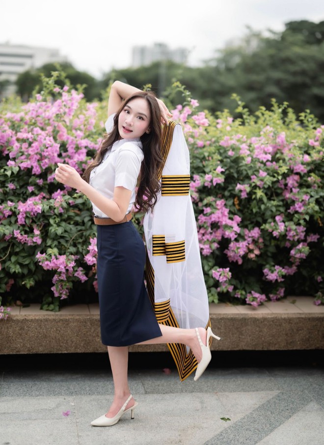 Ái nữ nhà HLV Kiatisuk xinh như hoa hậu, từng được "đẩy thuyền" với Văn Toàn nay hẹn hò trai đẹp y khoa gây sốt!- Ảnh 6.