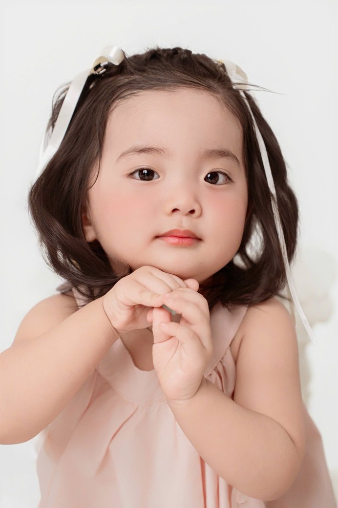 Con gái út của Khánh Thi xinh như búp bê sống, ảnh sinh nhật 2 tuổi gây sốt MXH vì quá đáng yêu!- Ảnh 3.