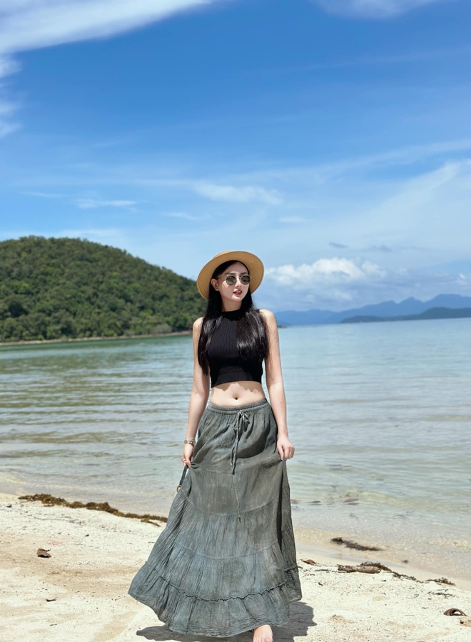 Cô gái An Giang lấy tỷ phú Thái Lan sau 1 lần gặp gỡ ở sân bay "bốc hơi" đâu mất rồi?- Ảnh 7. Cô gái An Giang lấy tỷ phú Thái Lan sau 1 lần gặp gỡ ở sân bay "bốc hơi" đâu mất rồi?- Ảnh 7.
